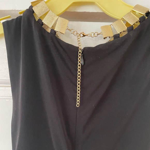Black gown with gold neckline - Picture 2 of 3